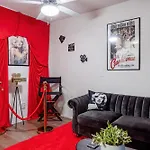 Style, Peace, Comfort In N Hollywood Next To Burbank Free Indoor Parking And Wifi
