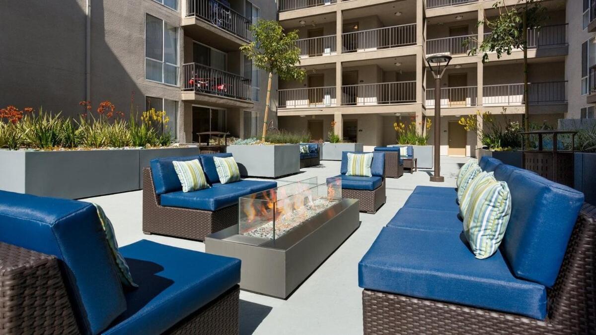 Style, Peace, Comfort In N Hollywood Next To Free Indoor Parking And Wifi *