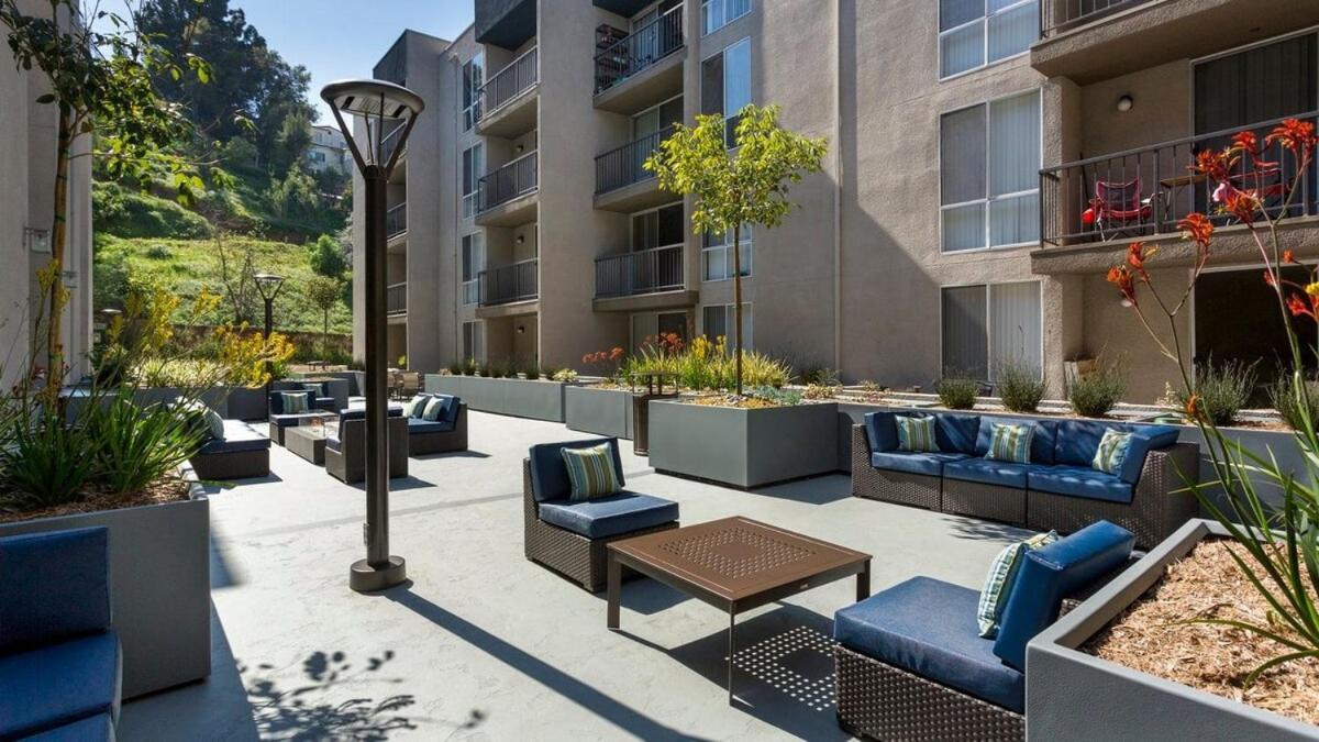 Style, Peace, Comfort In N Hollywood Next To Free Indoor Parking And Wifi Burbank