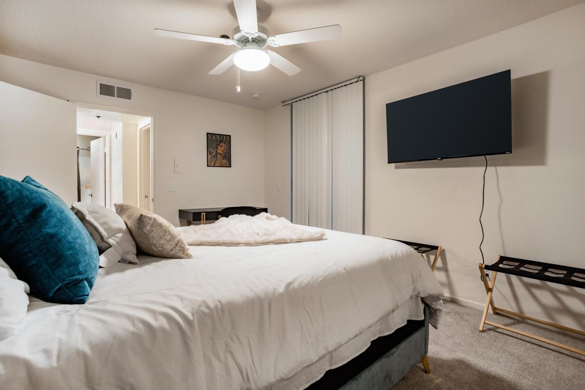 Apartment Style, Peace, Comfort In N Hollywood Next To Free Indoor Parking And Wifi